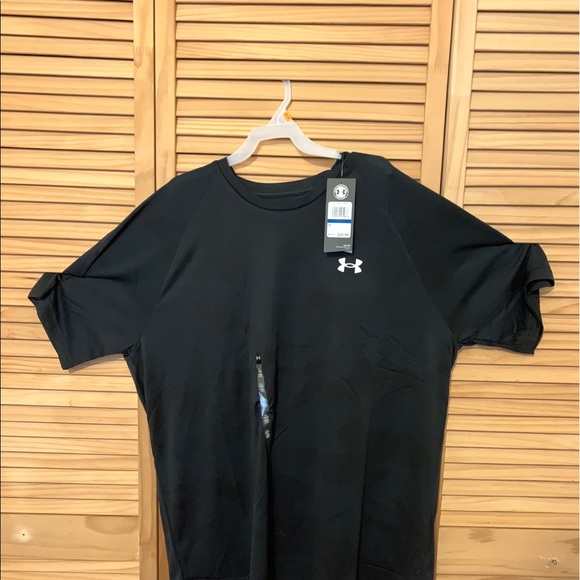 Under Armour Tops - Under armoir tshirt dryfir XL